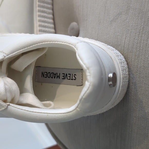 Sneakers - Picture 3 of 5